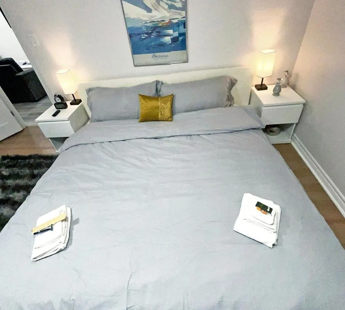 Hamilton Chic Retreat - Cozy Winter Getaway Apartment 0*,  Canada